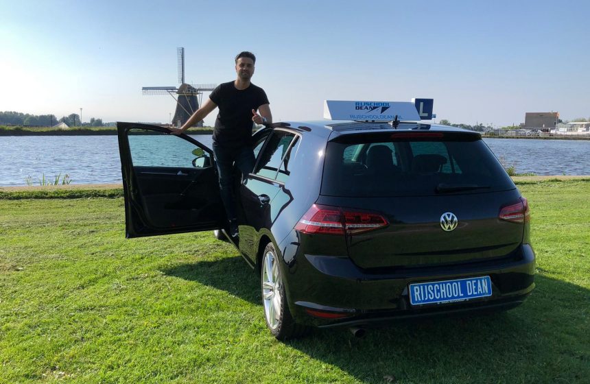 Waar moet een rijleraar aan voldoen om les te mogen geven?